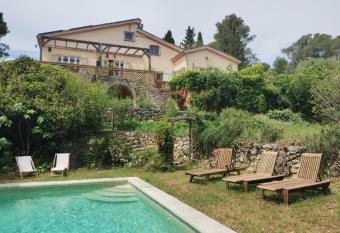 Maison avec piscine dans un   crin de verdure has Balcony rooms