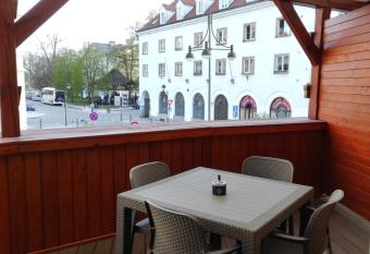 Apartm  ny Greg has Balcony rooms