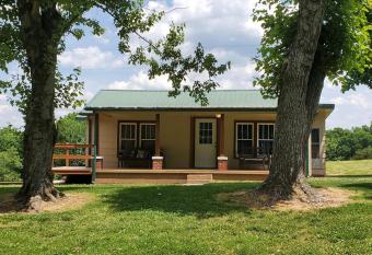 Kentucky Hills Country Cottage - Country Life has Balcony rooms