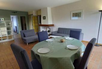 Terrasse, Jardin, Appartement 80m  , vue montagne, wifi, bureau has Balcony rooms