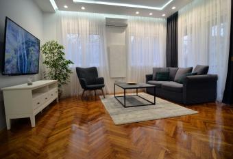 Honey 1 Apartmani Loznica allows 18 year olds to book a room