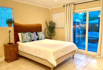 Luxury beach casita Private entry Private patio Free wifi and Parking allows 18 year olds to book a room