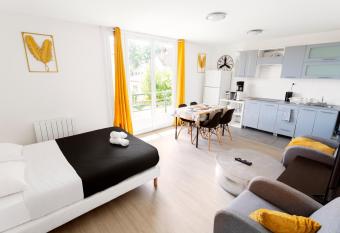 Suite 1 &2 Joubert de Lily has Balcony rooms