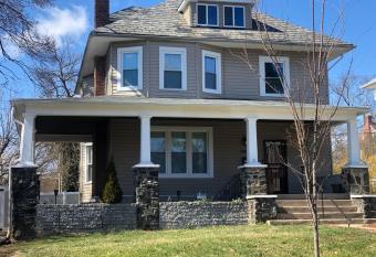 DW   s Baltimore Castle has Balcony rooms