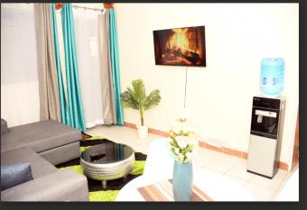 Jiji Homes 1 Bedroom house with Wi-Fi king size bed. Free parking allows 18 year olds to book a room