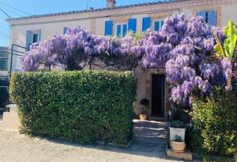 Le mas des glycines has Balcony rooms