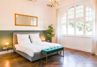 120qm Denkmal Apartment in Krefeld mit Stuck und Garten - BEUYS Apartments - Krefeld has Balcony rooms