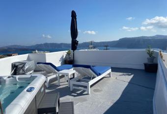 Villa Solasta in Santorini has rooms with a private hot tub