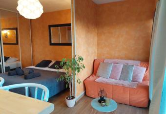 Jolie Appartement    Talence has Balcony rooms