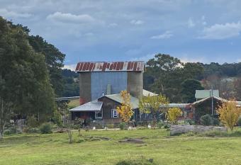 Tumbling Downs has Balcony rooms