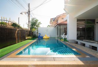                         4                  91 allows 18 year olds to book a room