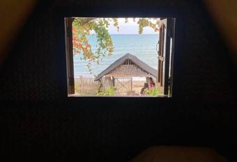 Auntie Mina s Beach Cabins has Balcony rooms