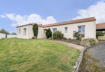 Le 17BIS has Balcony rooms