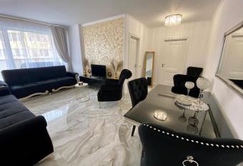 Luxury Apartament & Parking has Balcony rooms