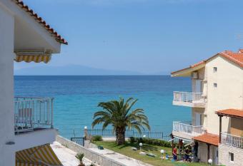 Beachfront White Rose Maisonette has Balcony rooms