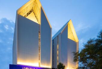 Blue Hippo Hotel has Balcony rooms