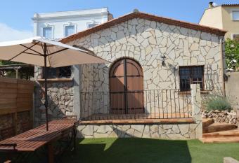 Maison avec jardin    proximit   des plages has Balcony rooms