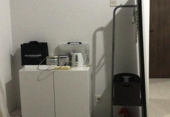 Citisquare apartment for good sleeper allows 18 year olds to book a room