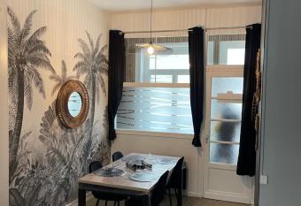 Grand   Heurt 50m de la plage allows 18 year olds to book a room