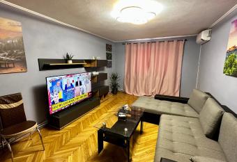 Apartament spatios aproape de Mures allows 18 year olds to book a room