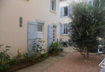 maison bleue has Balcony rooms