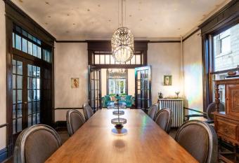 Memphorium has Balcony rooms