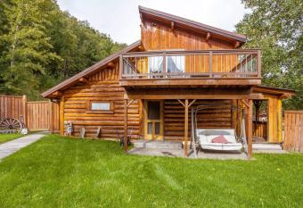 Indian cabin close to Alyeska Resort has Balcony rooms
