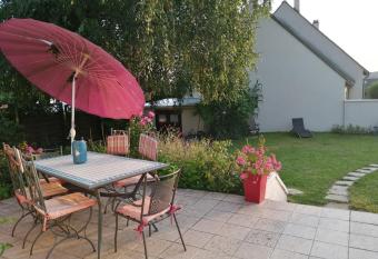 Belle location allows 18 year olds to book a room