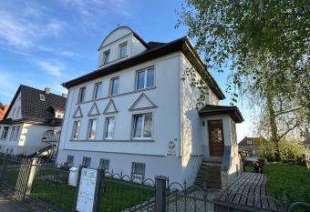 Pension Villa Schillerstra  e allows 18 year olds to book a room