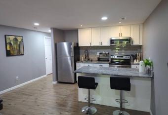 Cozy New Finished Entire Ground Unit in Bel Air allows 18 year olds to book a room