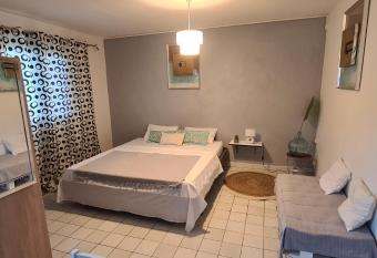 Paradies Cara  bes I allows 18 year olds to book a room