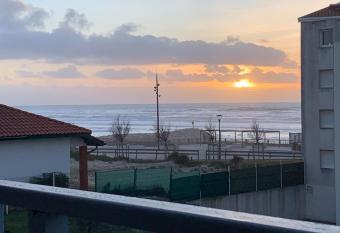 T2 cabine avec terrasse et piscine has Balcony rooms