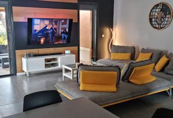 Villa des pivettes has Balcony rooms