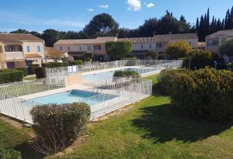 VILLAGE DE LA MER has Balcony rooms