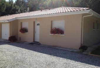 maison entre lacs et ocean has Balcony rooms
