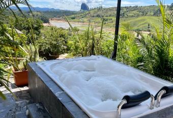 Caba  a el mirador azul allows 18 year olds to book a room