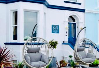 Hotel No5 allows 18 year olds to book a room