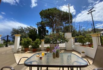 Casa di Elena allows 18 year olds to book a room