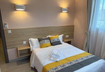 Chambre pour 2 personnes dans la banlieue parisienne (Bondy) has Balcony rooms