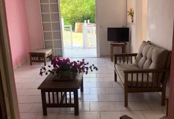 Aka Kikine has Balcony rooms