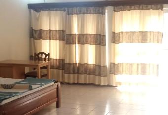 White Bliss has rooms with a private hot tub