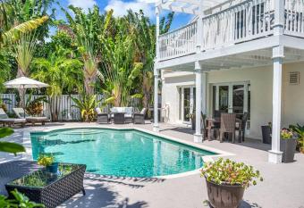 Dream Tropical Pool House Delray Beach near Ocean has Balcony rooms