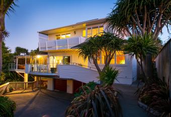 Palm Paradise - Central Location has Balcony rooms