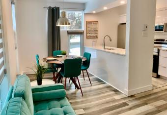 Le Loft du Loch - Condo pr  s du lac et des montagnes! has Balcony rooms