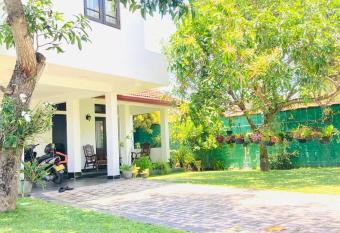Green Garden Villa - Negombo has Balcony rooms