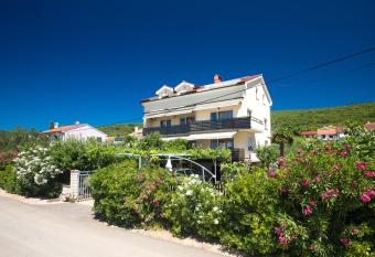 Apartments bei Manda has Balcony rooms