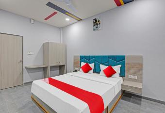 OYO Flagship 81156 Hotel Lotus allows 18 year olds to book a room