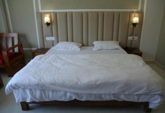 RAJA JI HOTELS has Balcony rooms