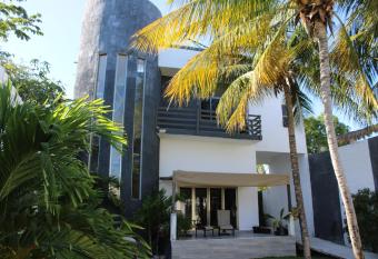 Luxurious Ocean View Villa has rooms with a private hot tub