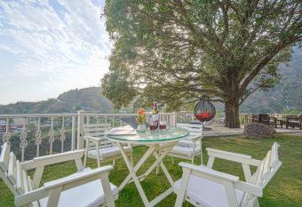 SaffronStays Woodpeckers Perch, Dehradun has Balcony rooms